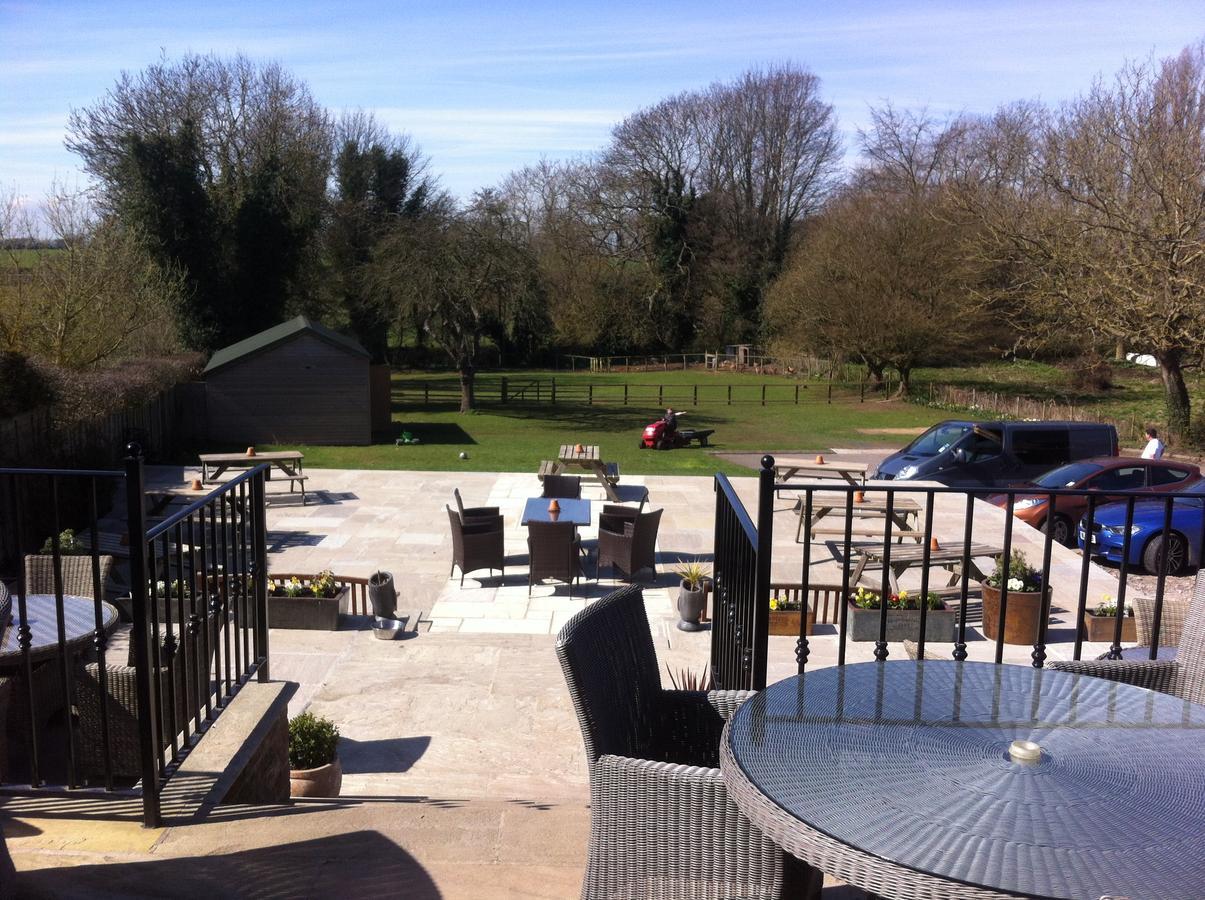 Old Oak Tree Hotel